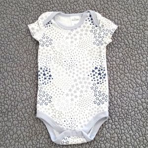 The Peanutshell Star Onesie Size 0-3 Months White Gray Blue